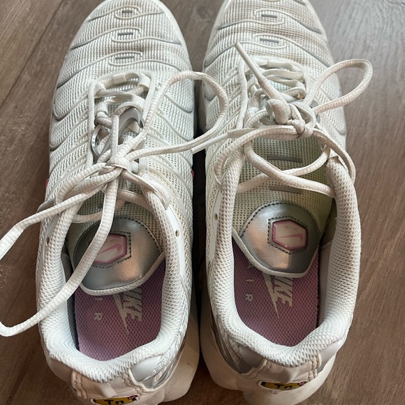 Nike Air Max Plus Women's Sneakers - White and Pink - Picture 7 of 10